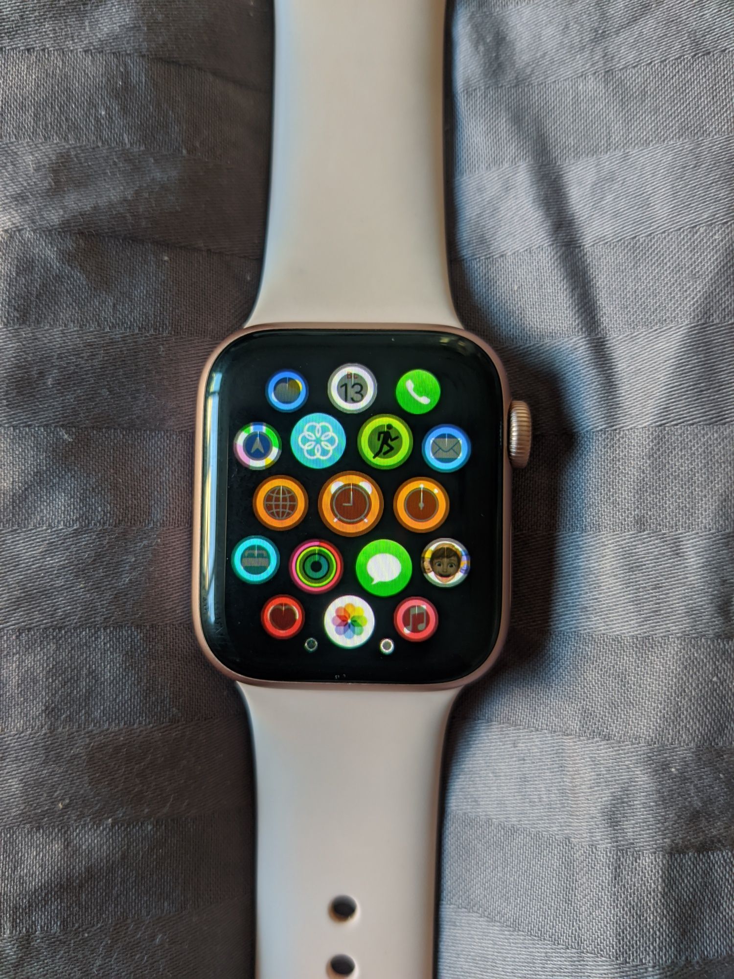 Часы Apple Watch Series 4 40mm