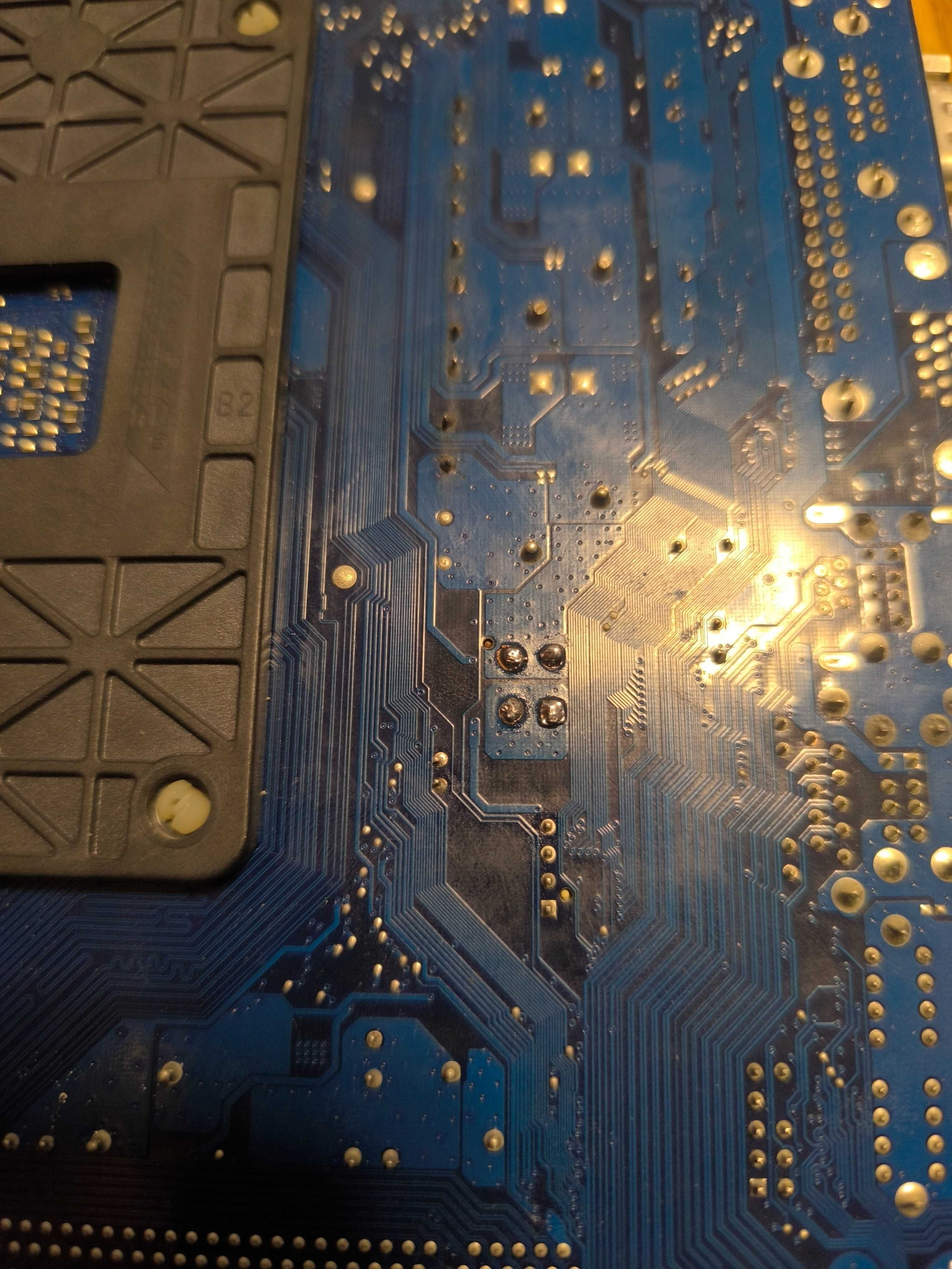 Неробоча материнська плата Gigabyte