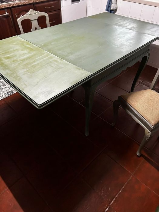 Mesa antiga pintada