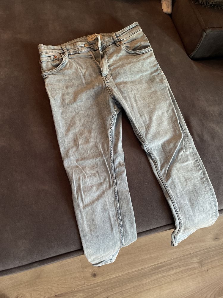 Spodnie jeansowe Pull Bear rozmiar 32 stan bardzo dobry