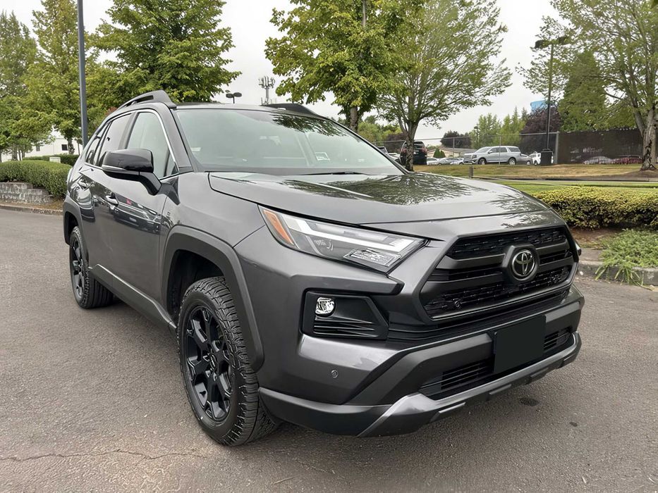 Toyota RAV4      2024