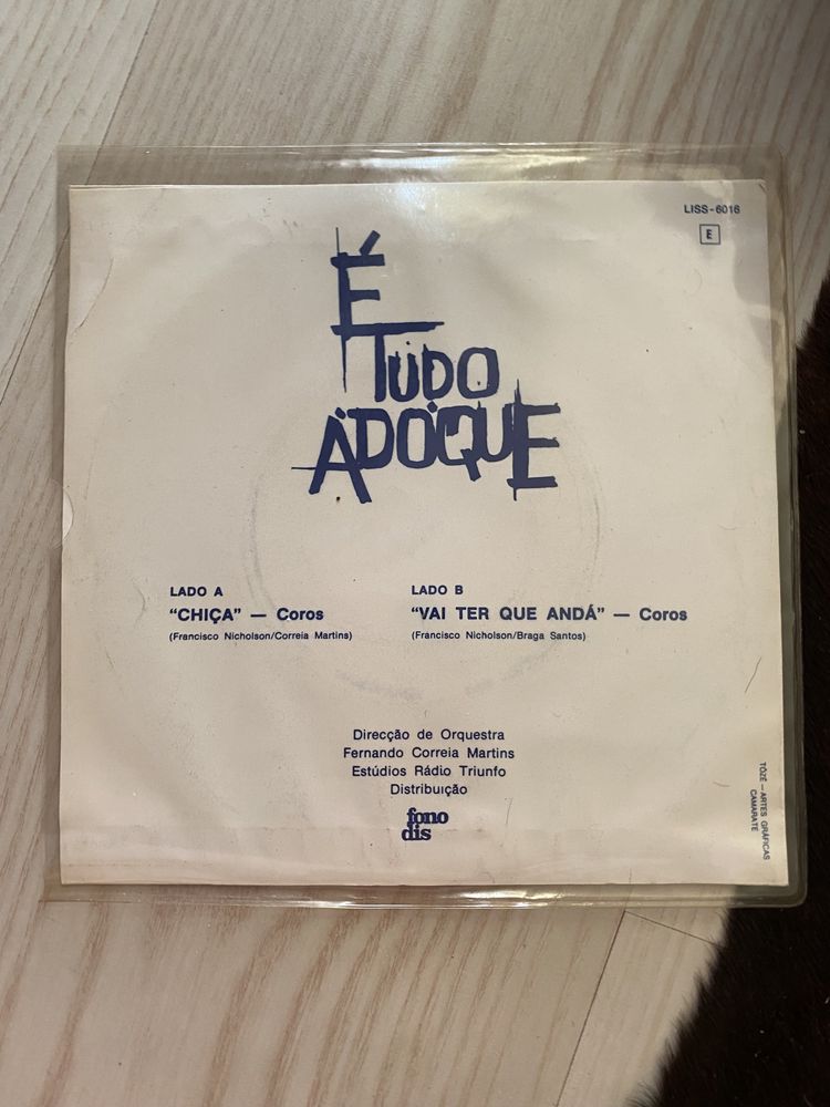 Single “É Tudo Adoque”