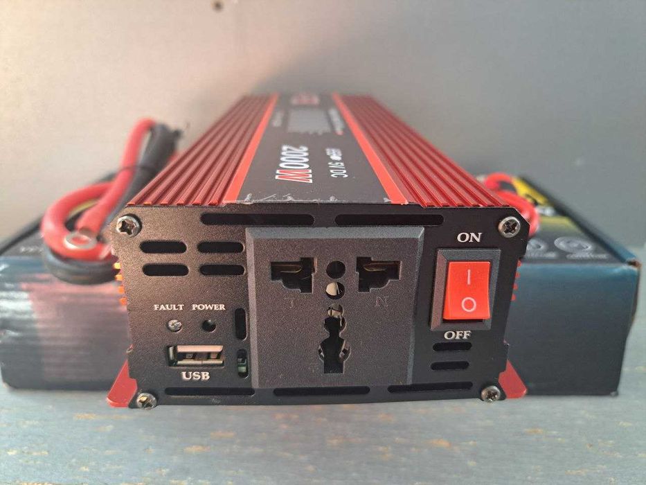 Инвертор 12V-220V преобразователь 2000W Інвертор с дисплеем