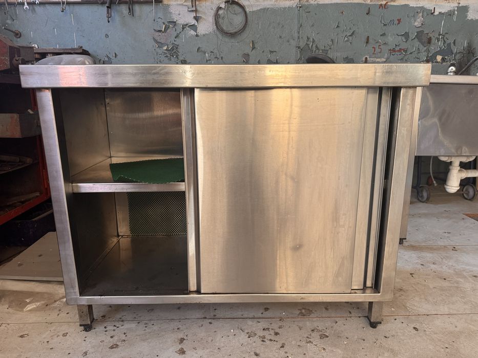 Stalowa szafka/regał gastronomiczny z przesuwnymi drzwiami (używana)