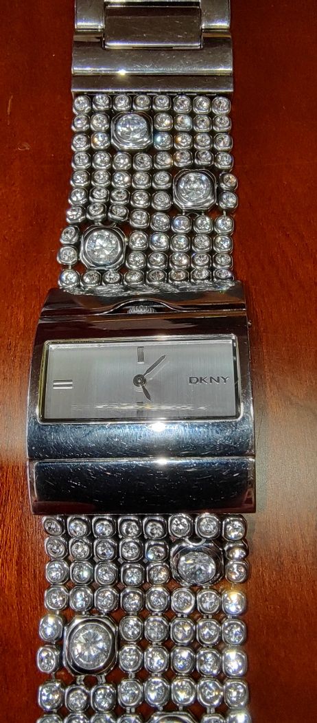 Oryginalny zegarek kwarcowy Donna KARAN New York