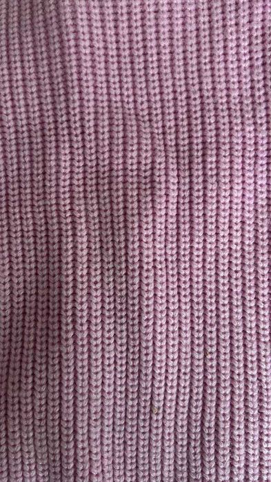 Светр у рожевому кольорі