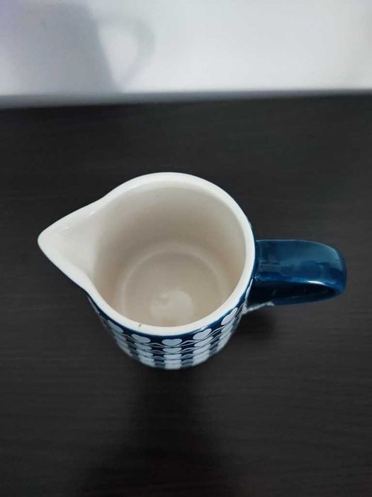 Ceramiczny mlecznik granatowy serduszka