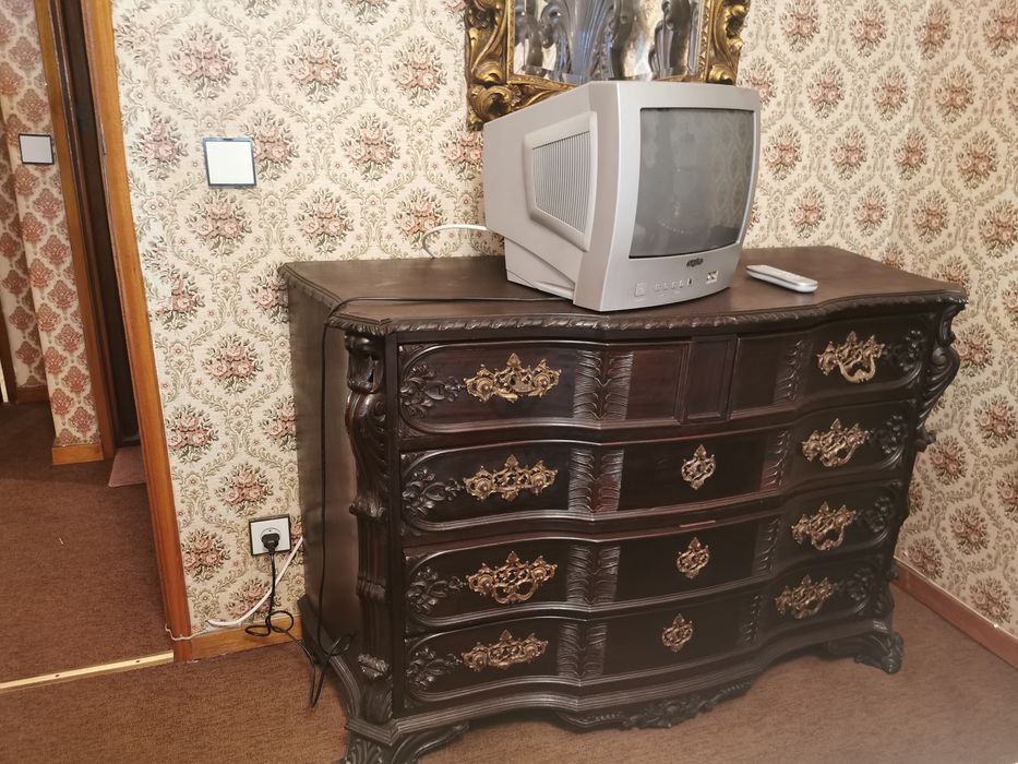 Vendo mobília e outros.