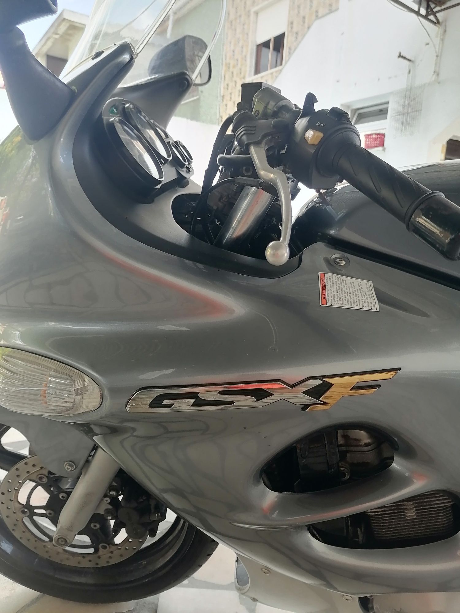 Susuki gsxf 750 ano 2005 como nova