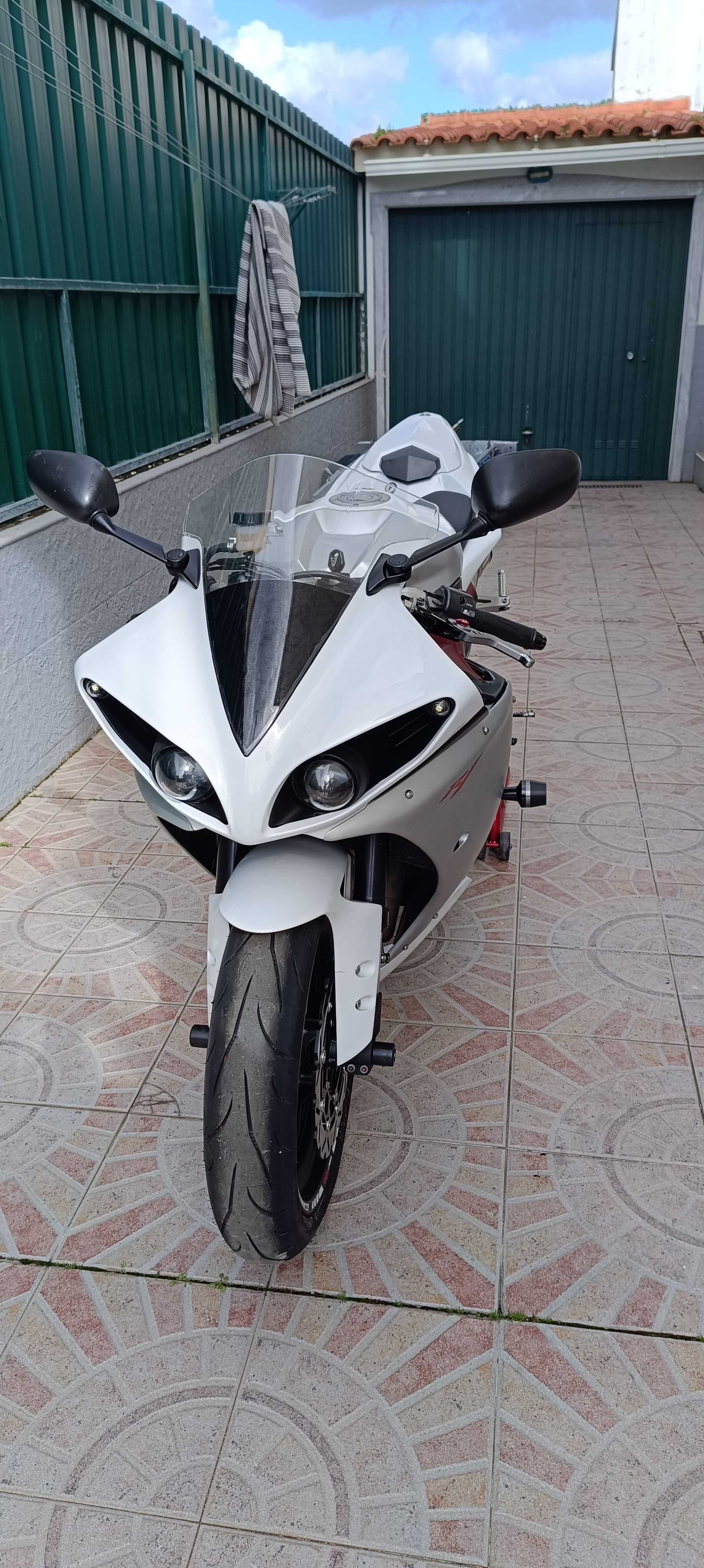 Yamaha R1 2010 Crossplane