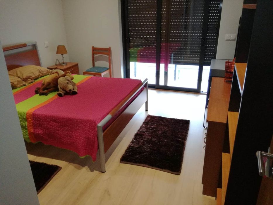 Quarto de casal sem roupeiro