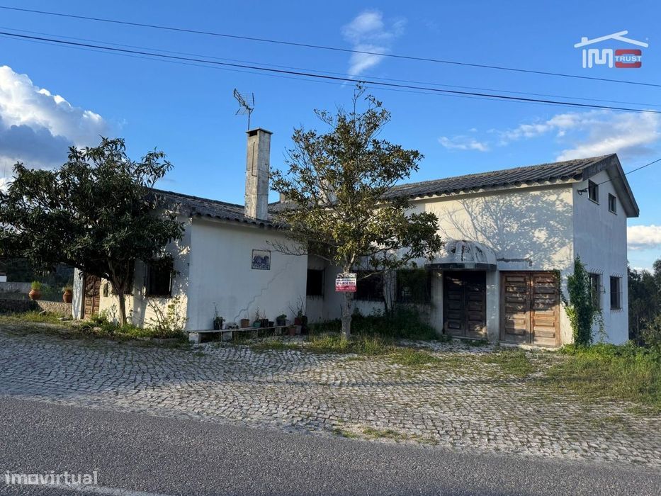 Moradia T3 para Habitação, Alojamento Local ou Comércio em Ourém