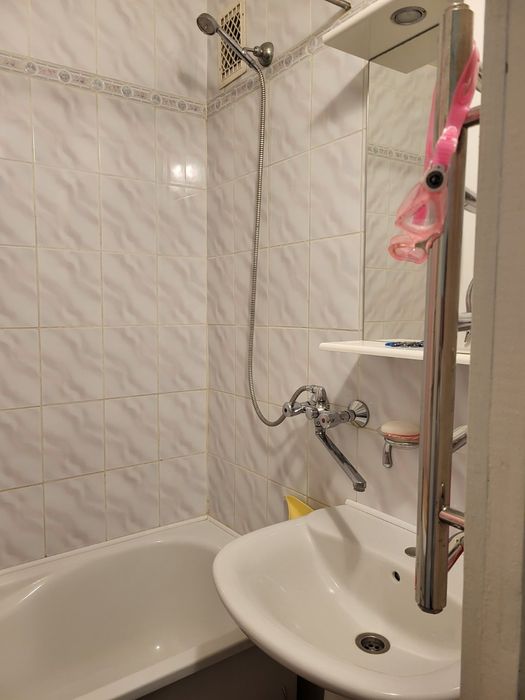 Продается 3 ком. квартира р-н ост. кинотеатра "Космос", 4/9