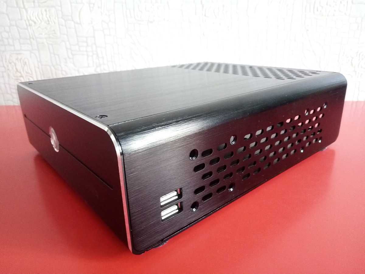 корпус Mini-ITX формата Realan