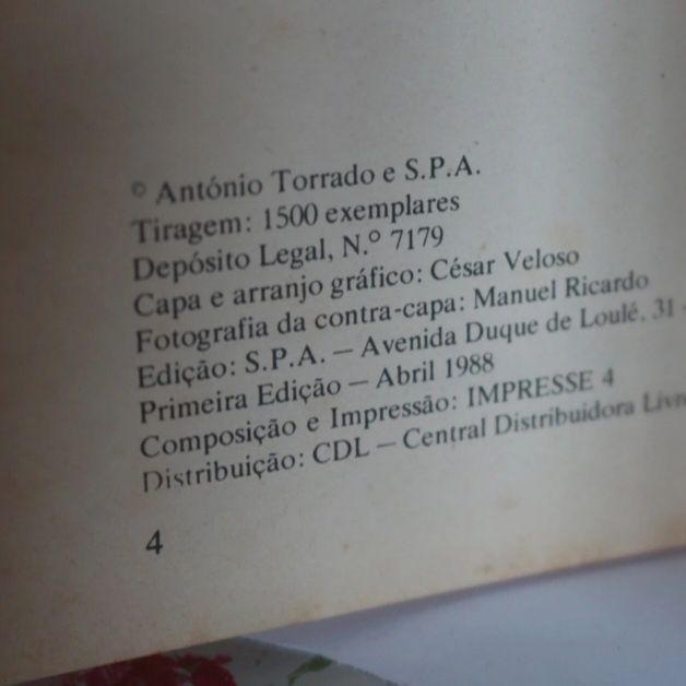 Livro 'Teatro do Silêncio' de António Torrado.
