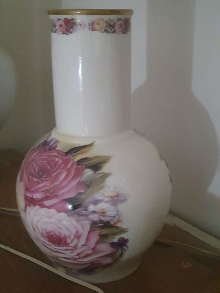 Jarro em porcelana  pintado à mão com flores