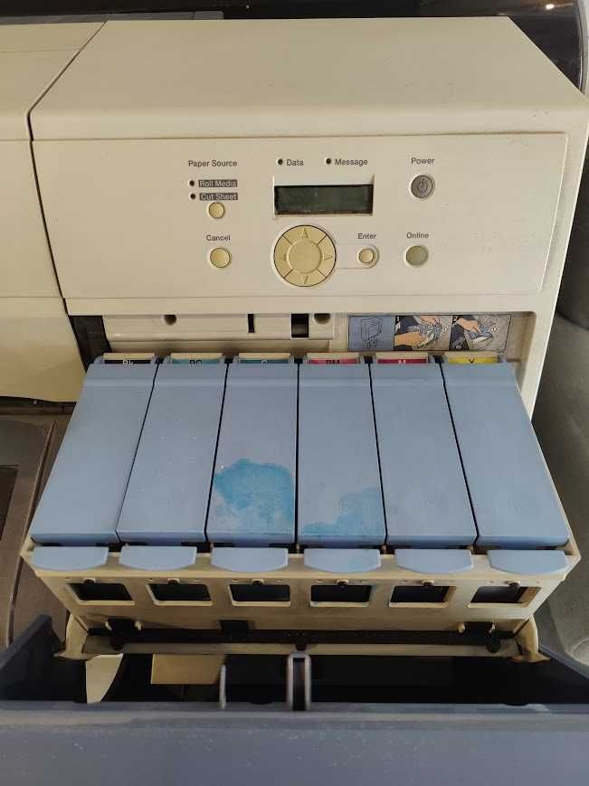 Plotter Canon com tinteiros cheios