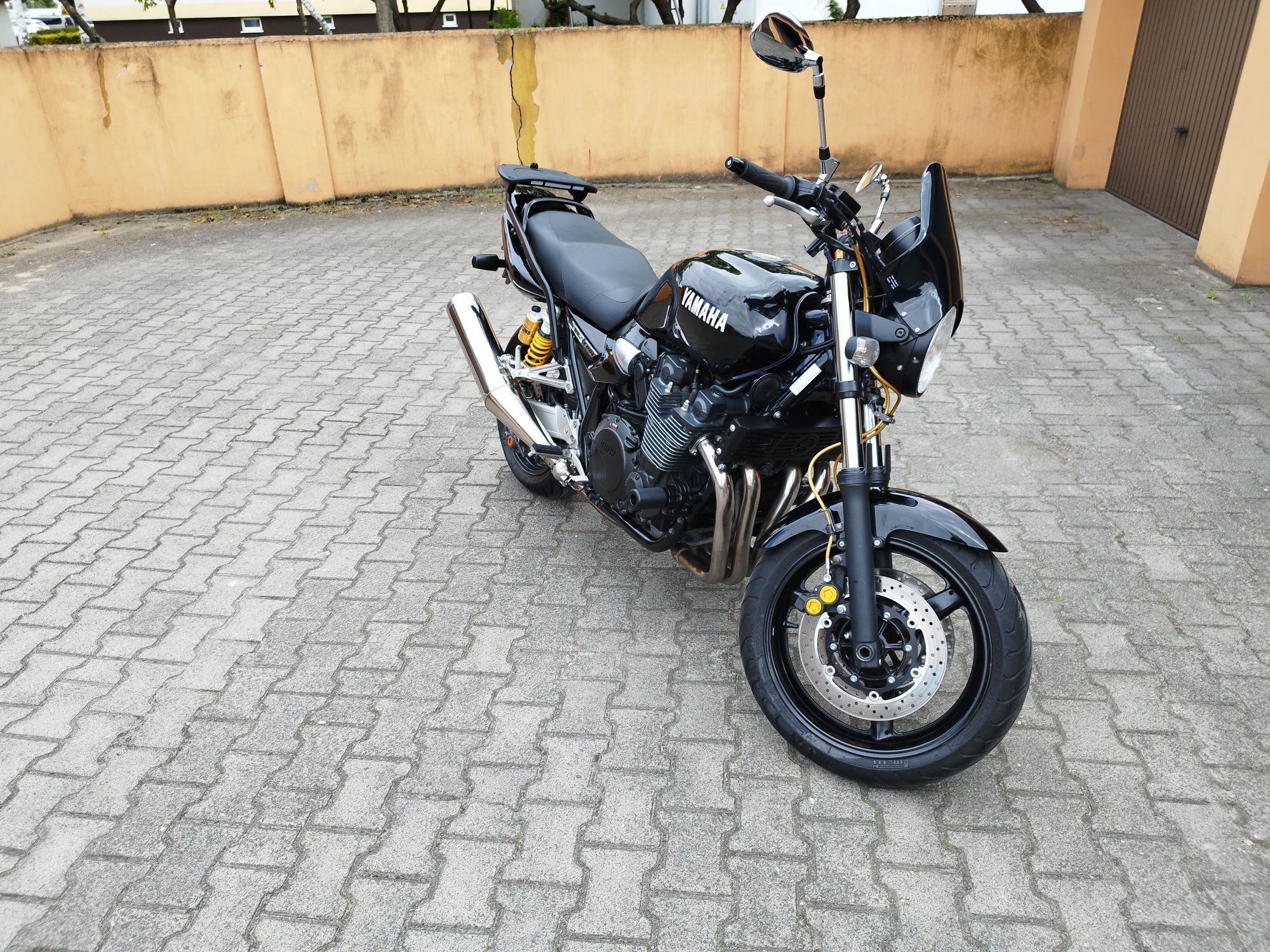 Yamaha XJR 1300.