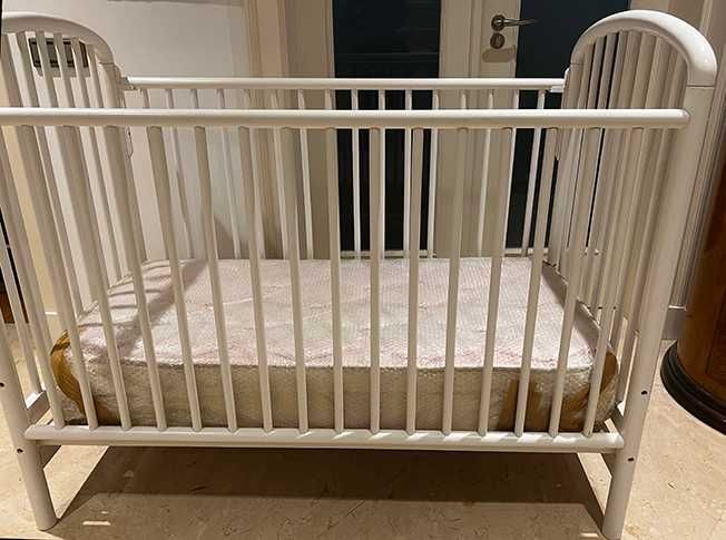 Cama de Bebé em Excelente Estado