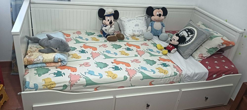 Vendo cama individual/dupla com gavetoes