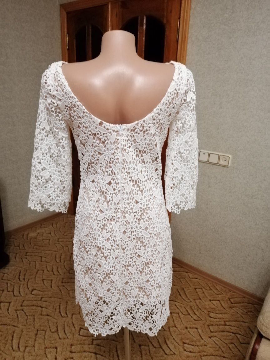 Шикарное белое кружевное платье. S