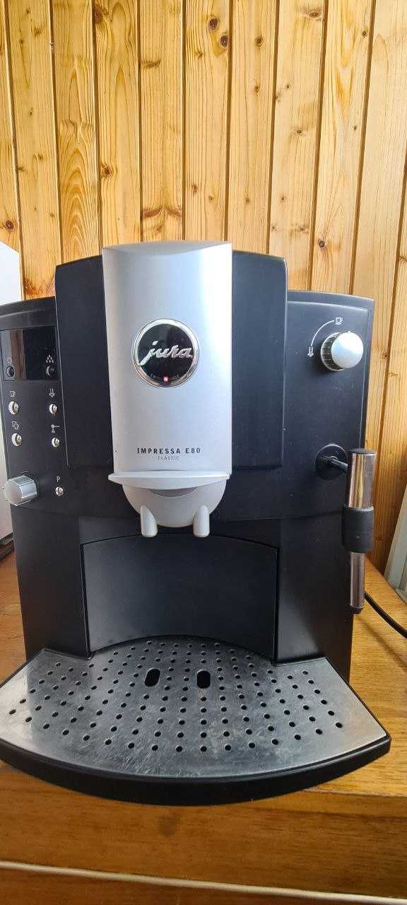 Кавомашина кавоварка Jura E80 classic