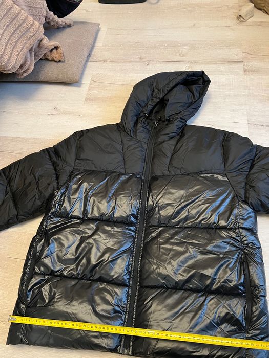 Продам жіночу зимову куртку. Нова