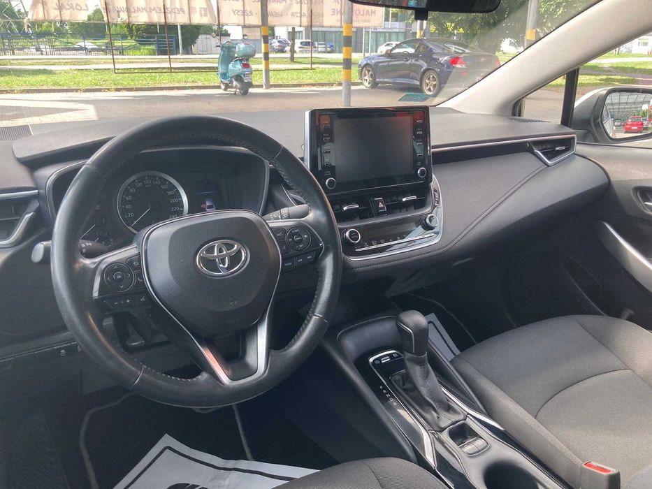 Wynajem najem Toyota Corolla 1.8 HSD hybrid / LPG