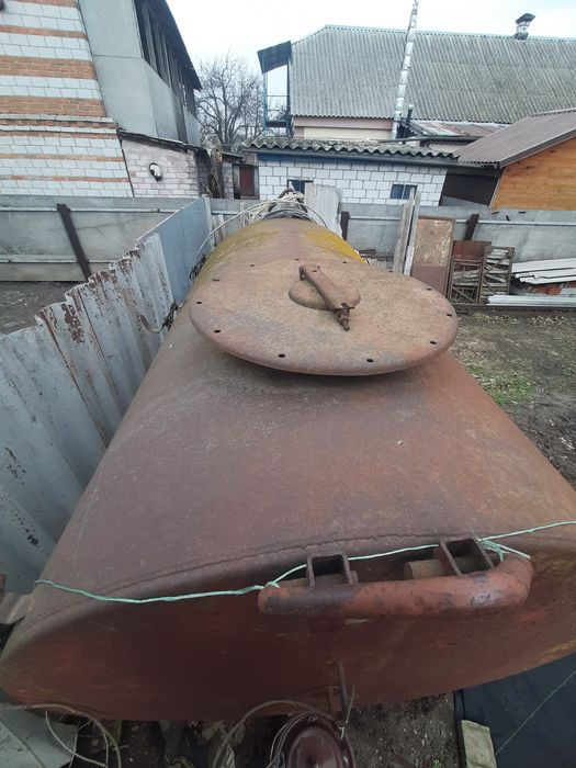 Продам бочку на 3 м.куб. в гарному стані!