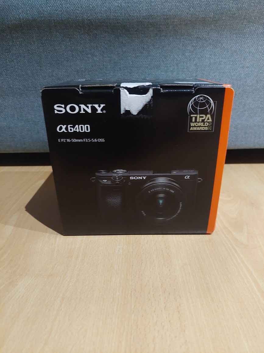 Sony A6400 + Lente 16-50 + Tripé + Cartão de Memória 32Gb