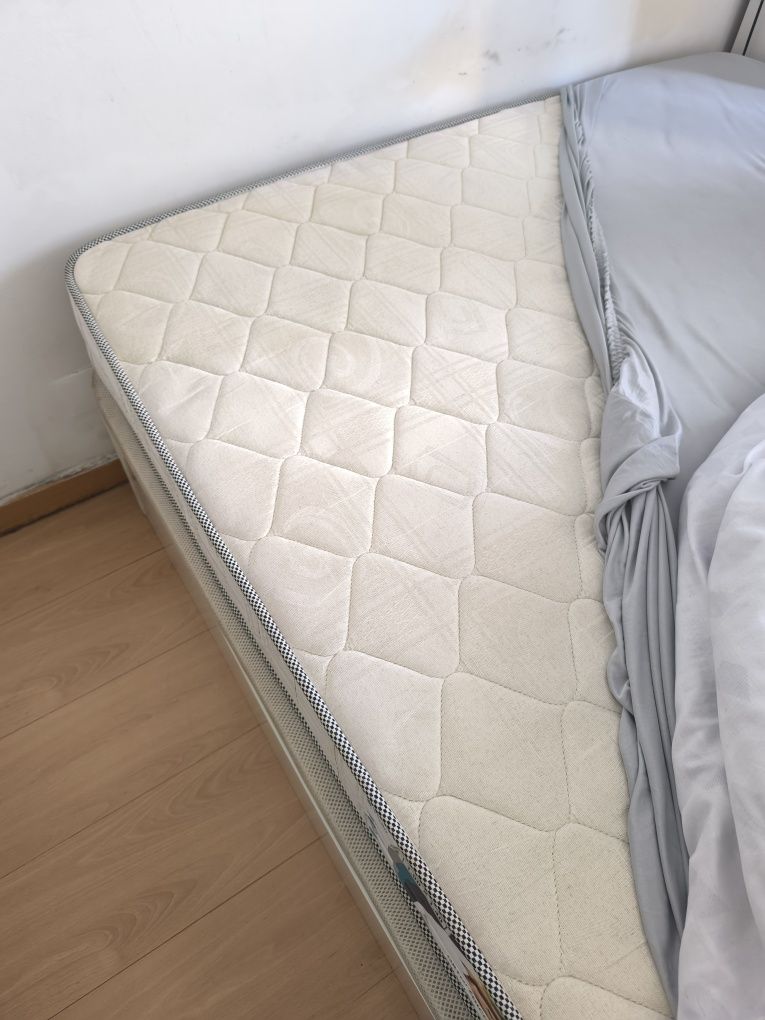 Sommier branco com arrumação+colchão ortopédico