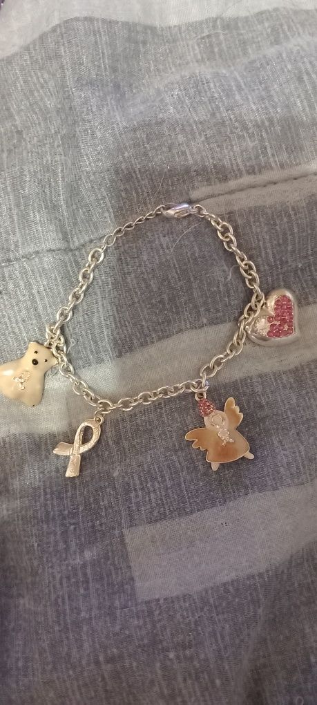 Pulseira com pendentes