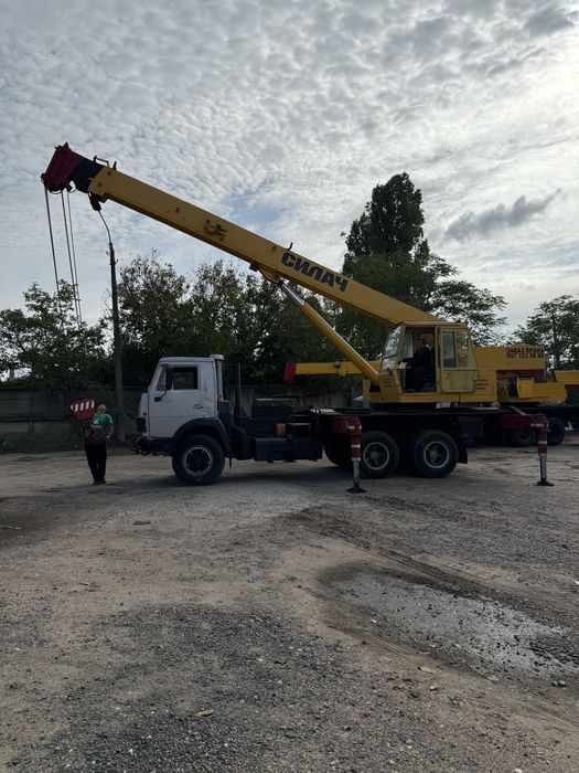 Автокран грузоподъемность 10-25 т