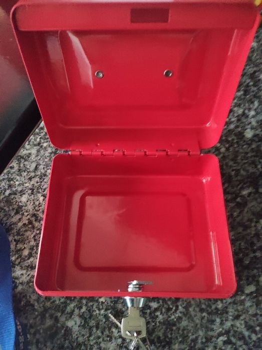 Vendo cofres pequeno e grande