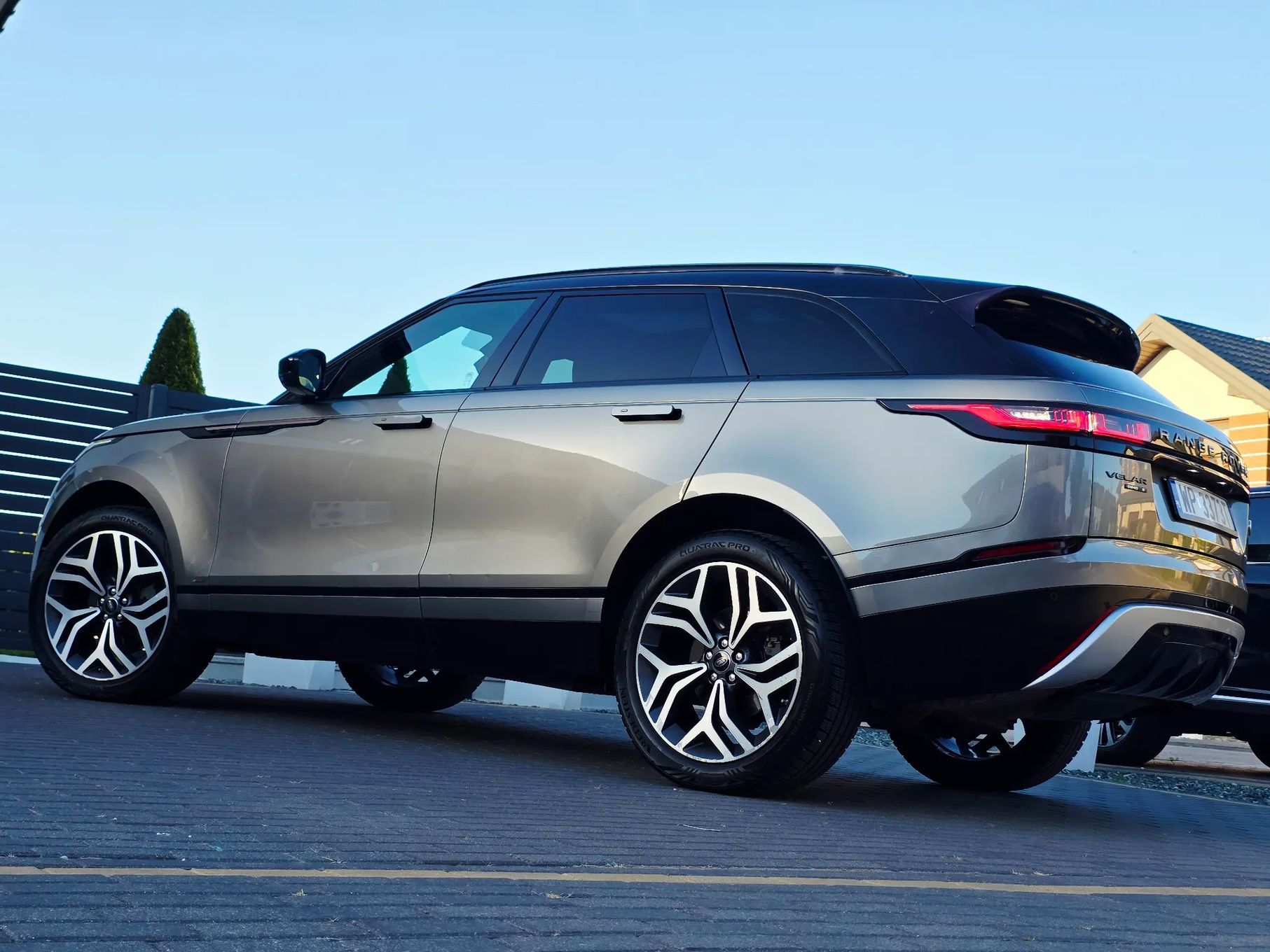 Land Rover Range Rover Velar R-Dynamic S 240KM 4x4 FULL LED Virtual Kamera Panorama Meridian Alu21