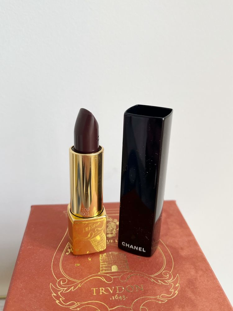 Chanel pomadka Rouge Allure - 109 Rogue Noir