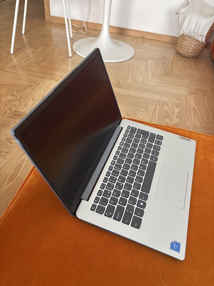 Portatil / PC Lenovo (como novo)