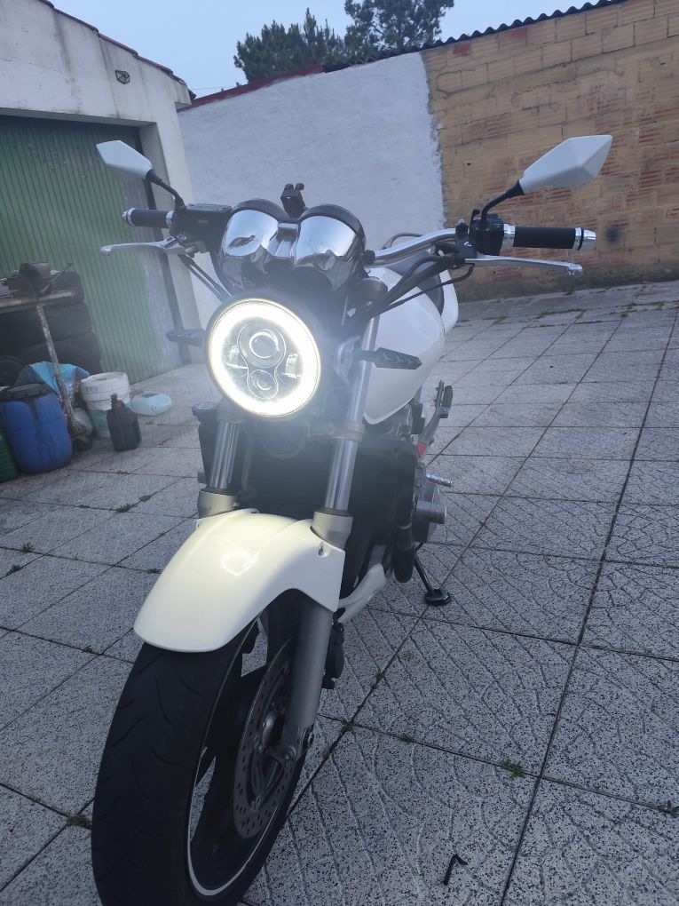 Hornet 600cc 70kw vendo ou troco