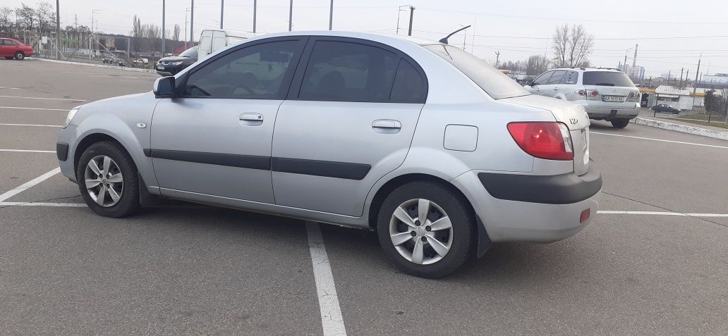 Kia   rio   . Гбо4