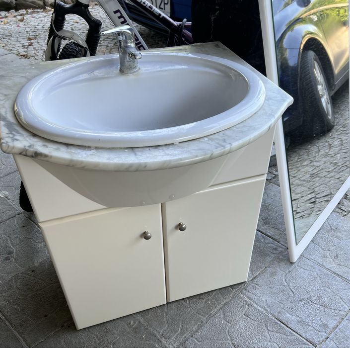 Szafka lazienkowa marmurowy blat i lustro zestaw