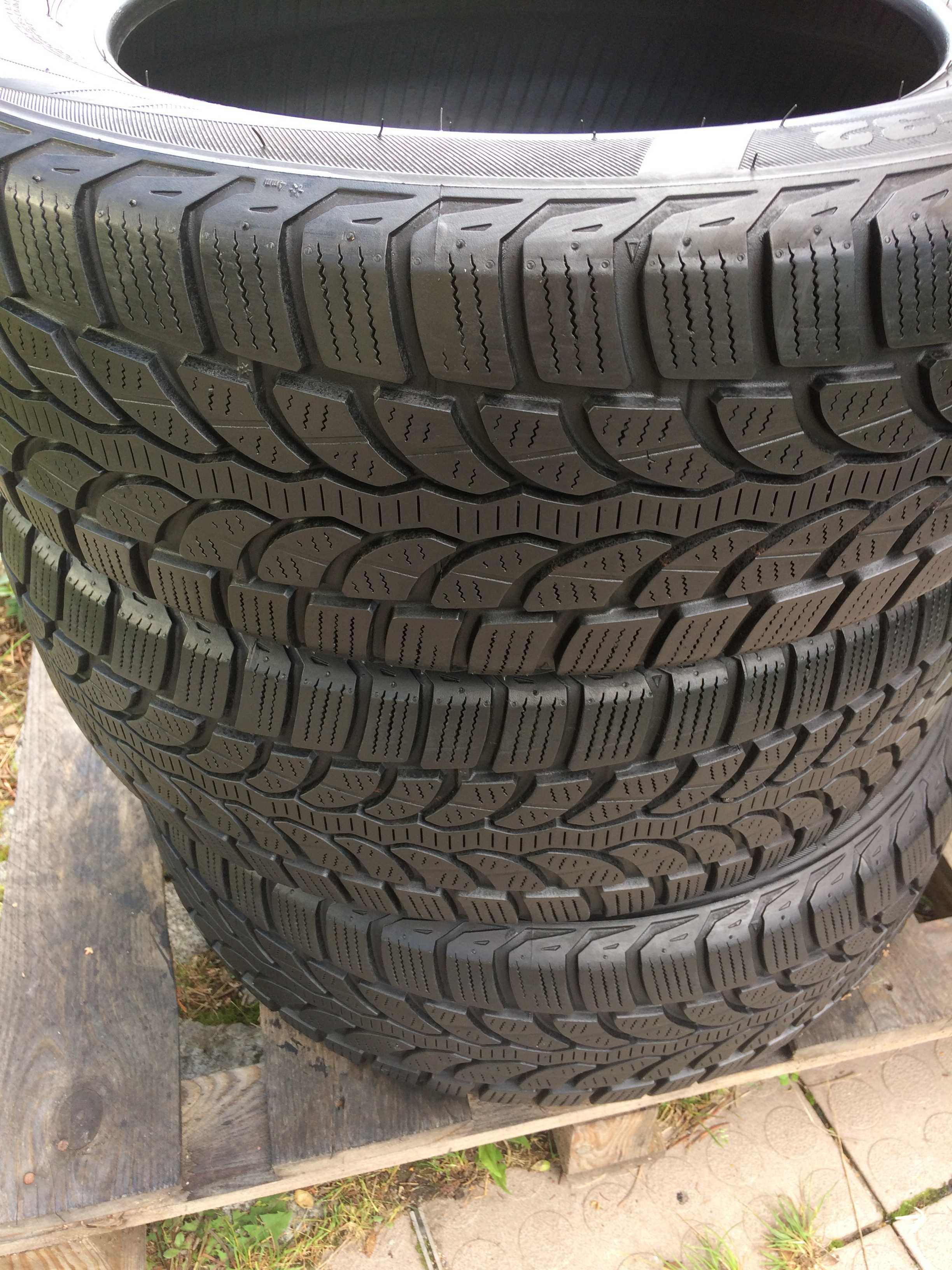 1x Opona Bridgestone Blizzak LM32 185/60r15 88H XL