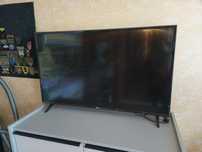 Продам LG 43 телевізор розбит єкран.