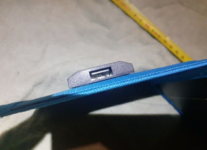 Pequeno painel solar para carregamento de dispositivos  através de usb