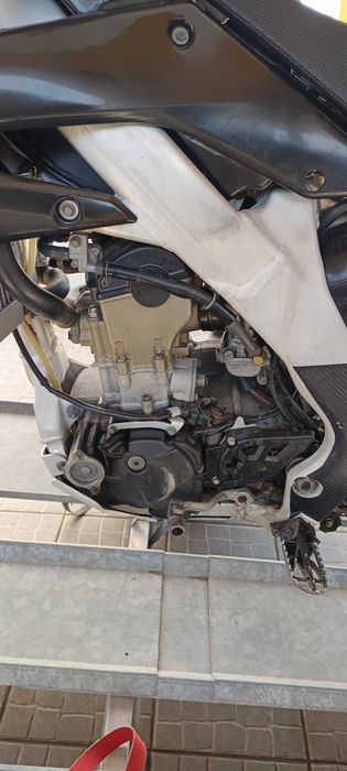 Segue para venda Honda CRF 250R black edition com o reboque