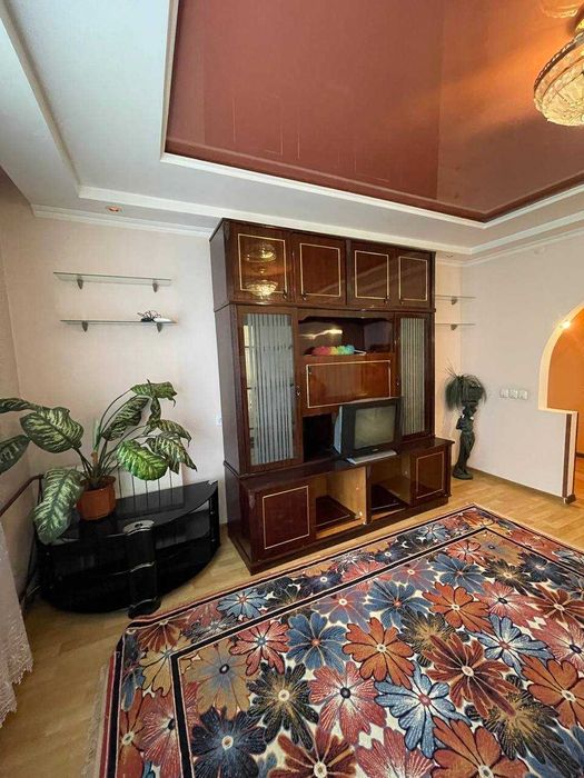 Оренда 4 кімнатної квартири в центрі міста Вул Міцкевича
