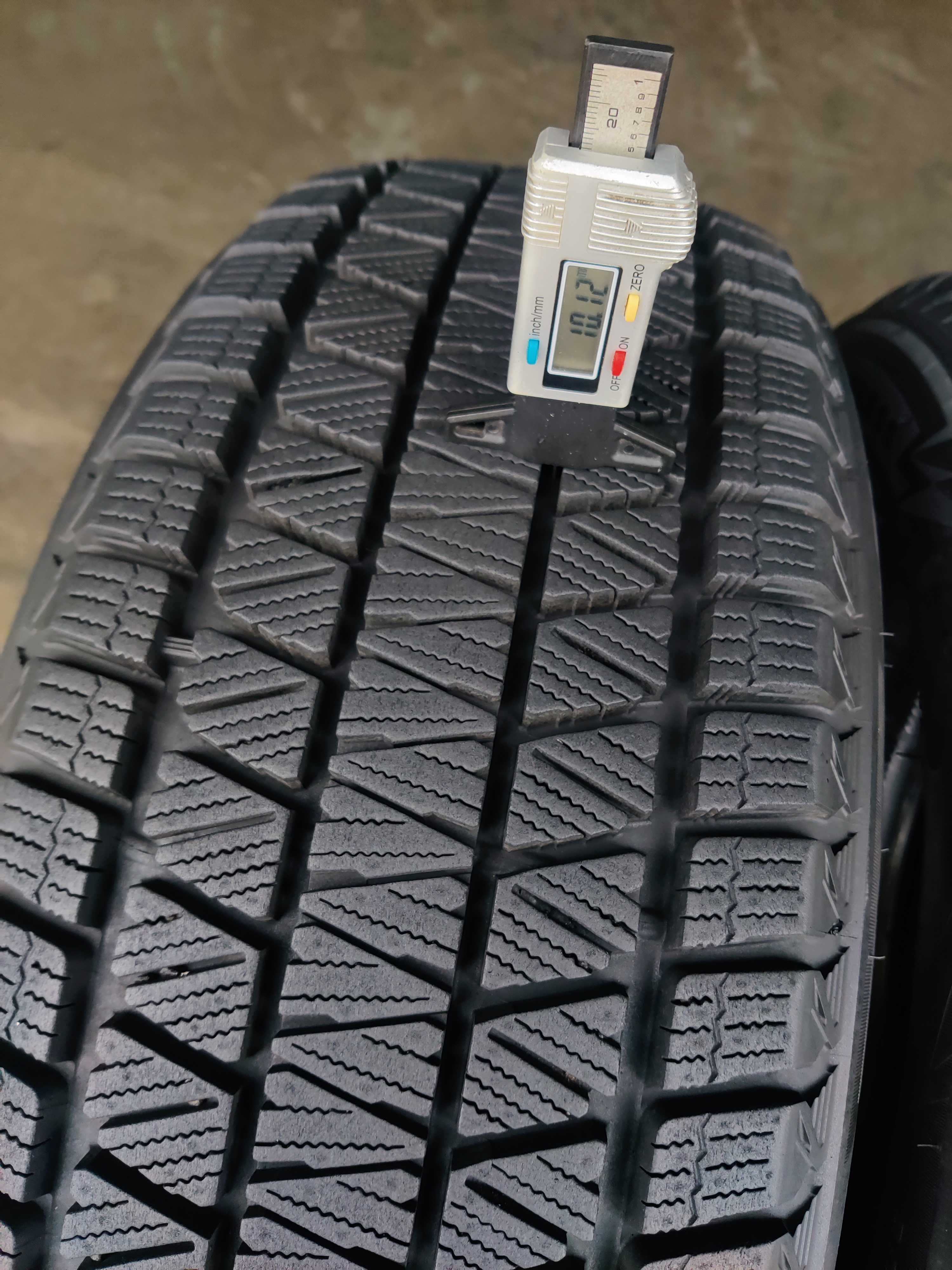 R20 235/55 Bridgestone Blizzak DM-V3 зимові шини вживані мало