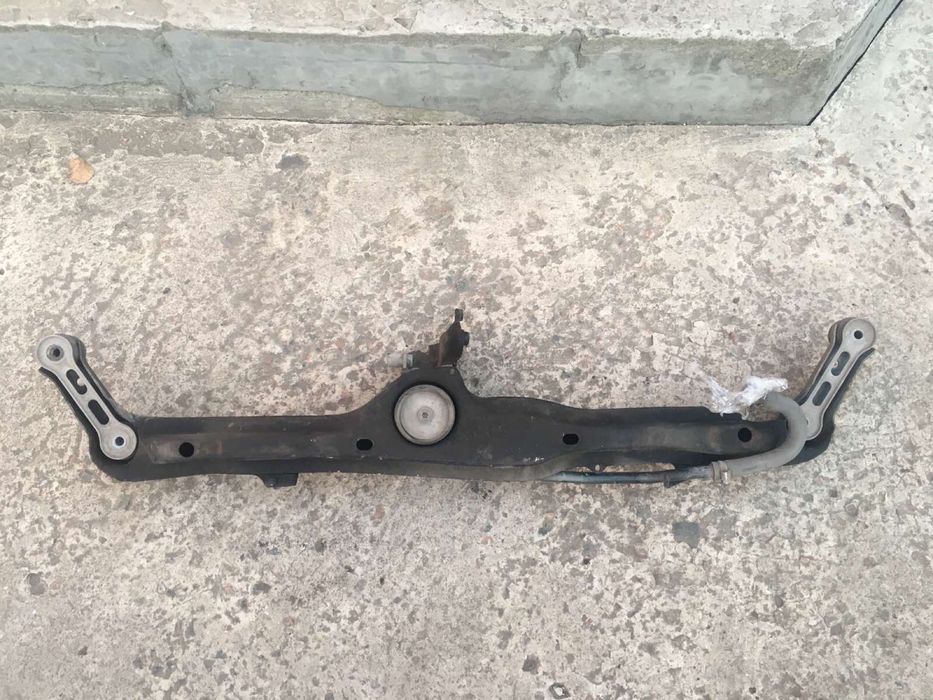 Балка-опора двигателя VW Vento Golf-3 Гольф-3