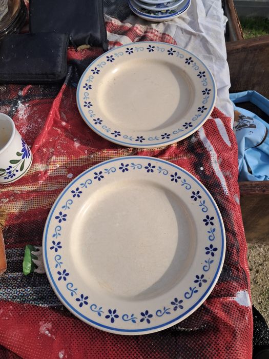 Dois pratos  antigos