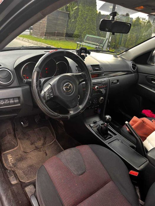 Mazda 3        .