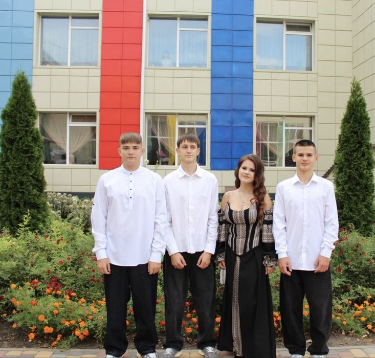 Продам костюм вишитий